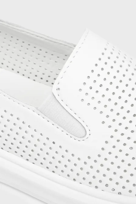 Кеди 390 білий - Купуй стильне взуття в інтернет магазині Charivno 